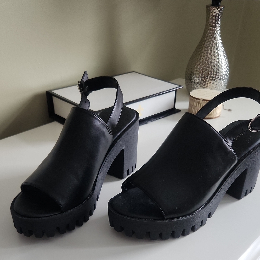 Steve Madden Black Platform Sandals